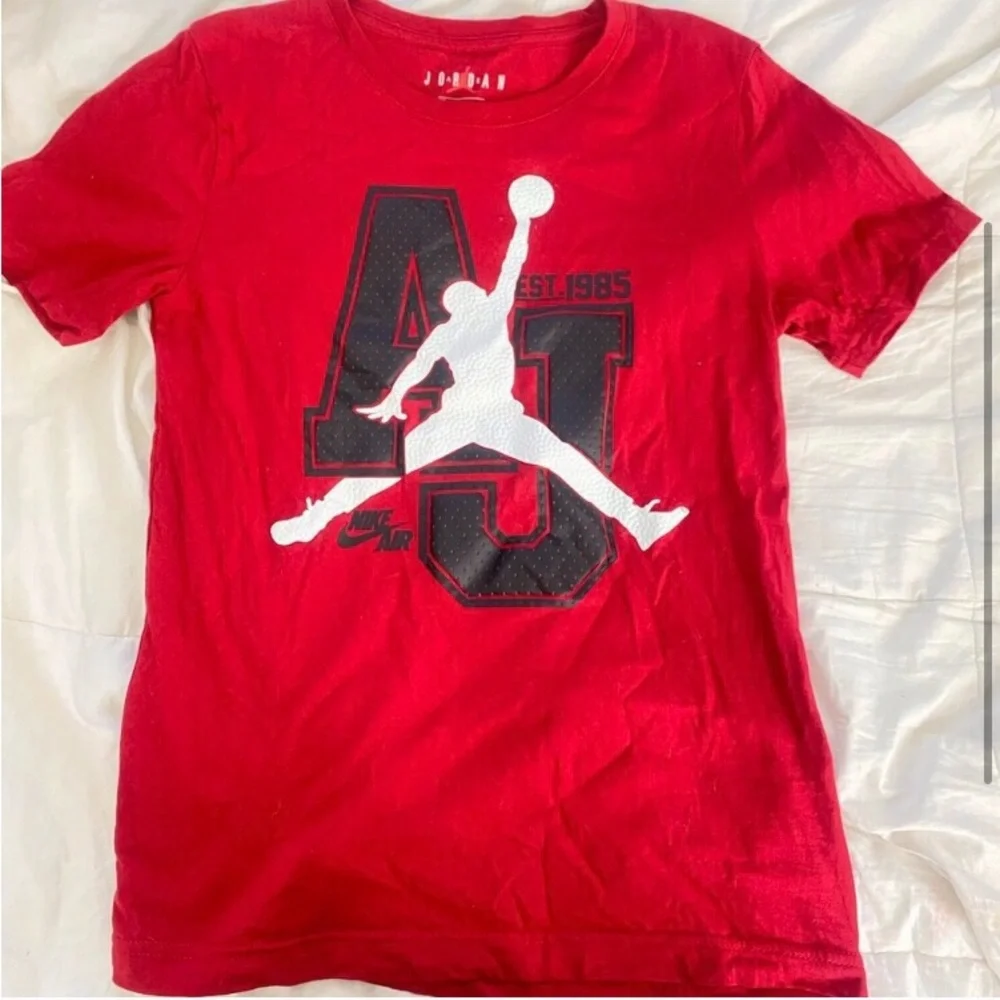 RARE air jordan puffy paint logo shirt